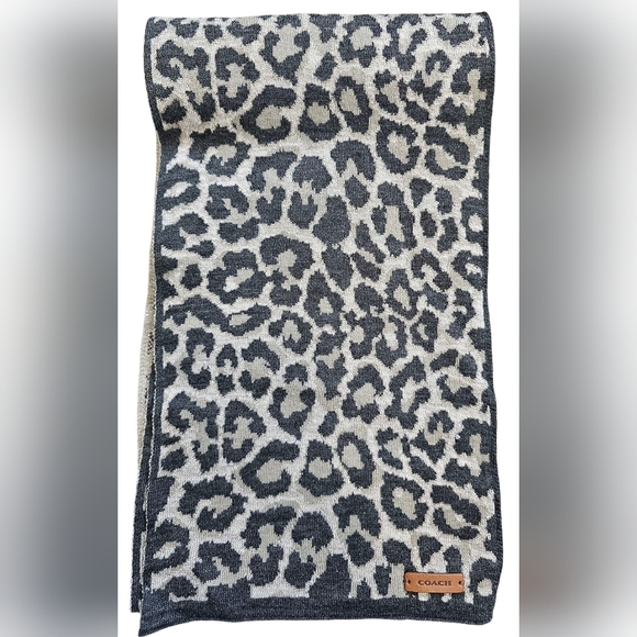 Coach Gray/Tan Leopard Beanie and Scarf Set. New In Box. - Picture 4 of 7